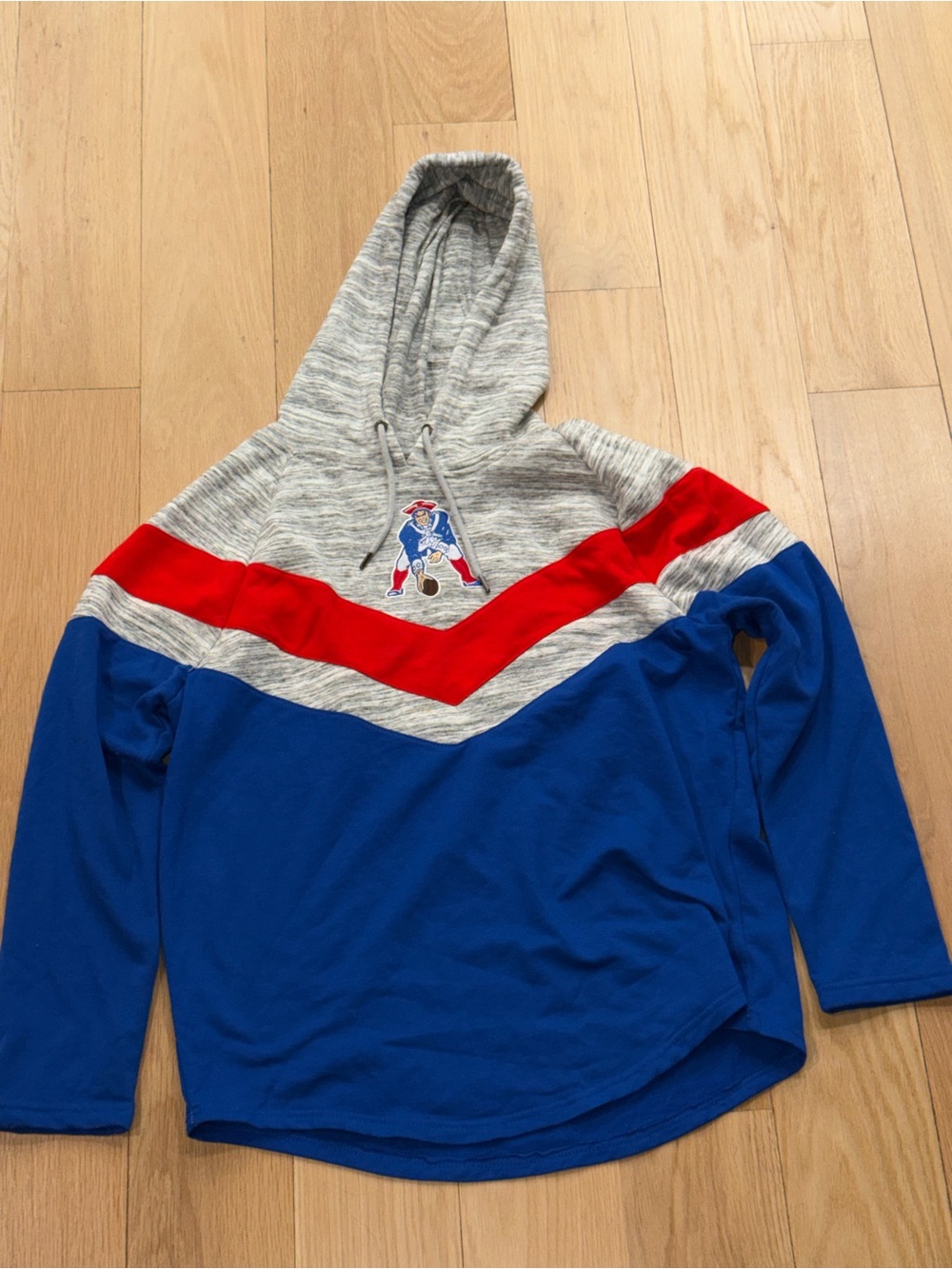 NFL Women’s New England Patriots Light Weight Pullover Hoodie Size Large.